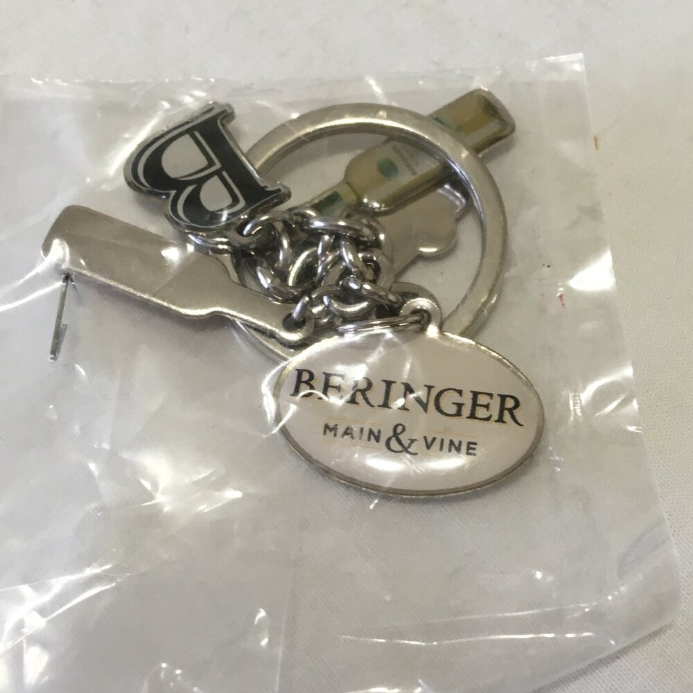 Beringer main and vine promotional item key ring with charms key chain